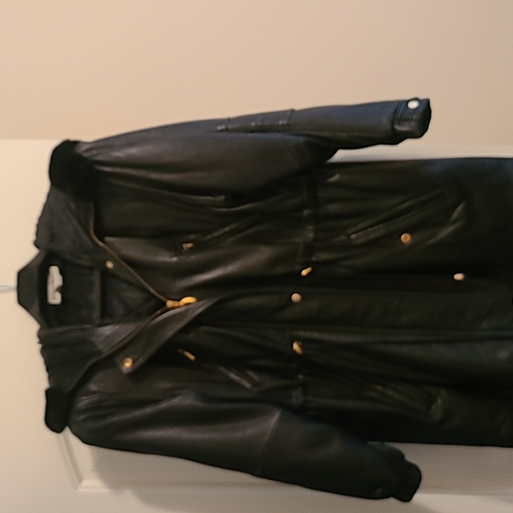 John Weitz black leather winter bomb,length 34 inches medium for men.